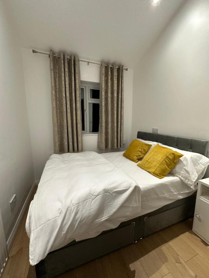 3Rd Studio Flat With Private Toilet And Bathroom Setup For Family Enjoyment 134 Keedonwood Road Bromley Exterior foto