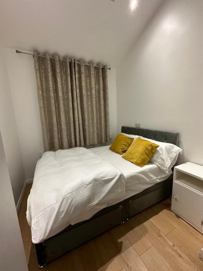 3Rd Studio Flat With Private Toilet And Bathroom Setup For Family Enjoyment 134 Keedonwood Road Bromley Exterior foto