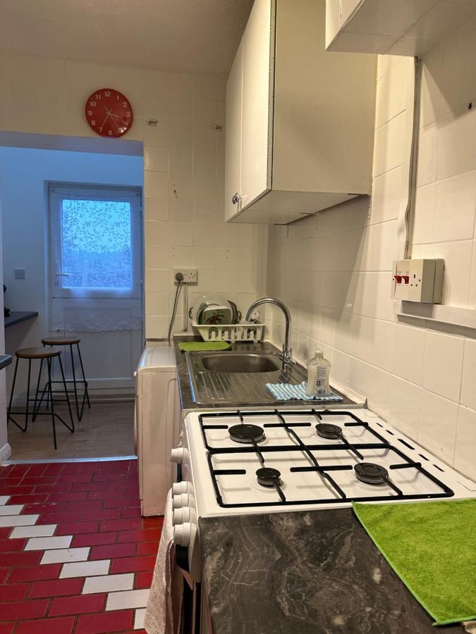 3Rd Studio Flat With Private Toilet And Bathroom Setup For Family Enjoyment 134 Keedonwood Road Bromley Exterior foto