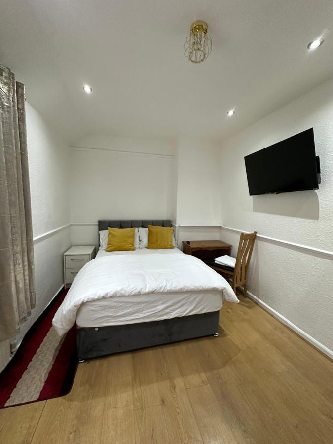 3Rd Studio Flat With Private Toilet And Bathroom Setup For Family Enjoyment 134 Keedonwood Road Bromley Exterior foto