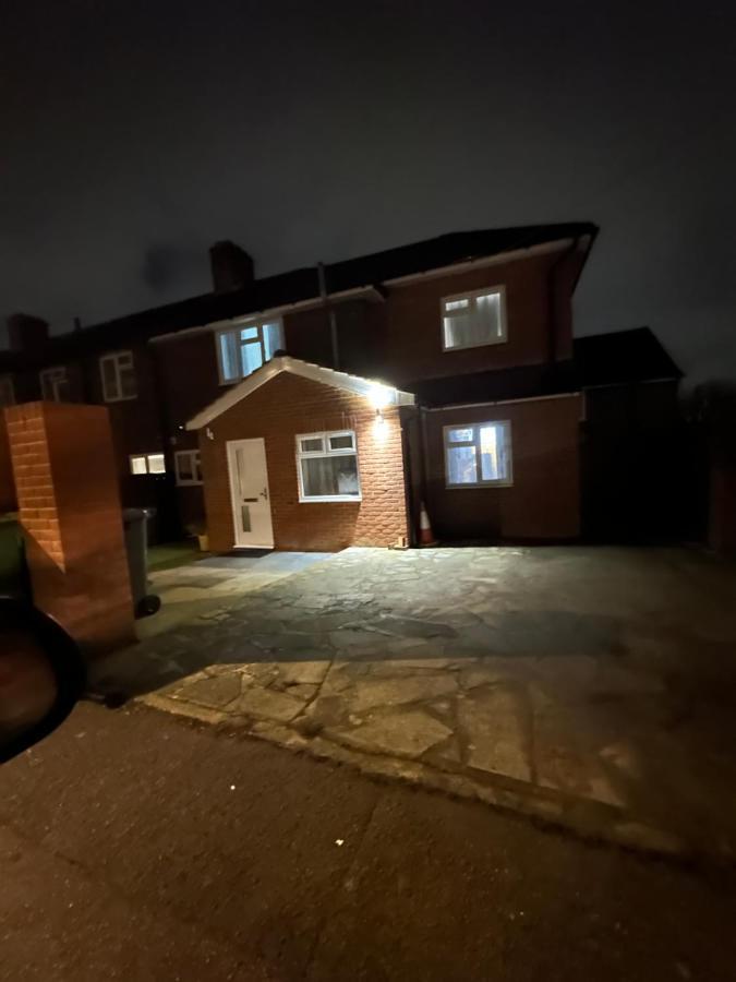 3Rd Studio Flat With Private Toilet And Bathroom Setup For Family Enjoyment 134 Keedonwood Road Bromley Exterior foto