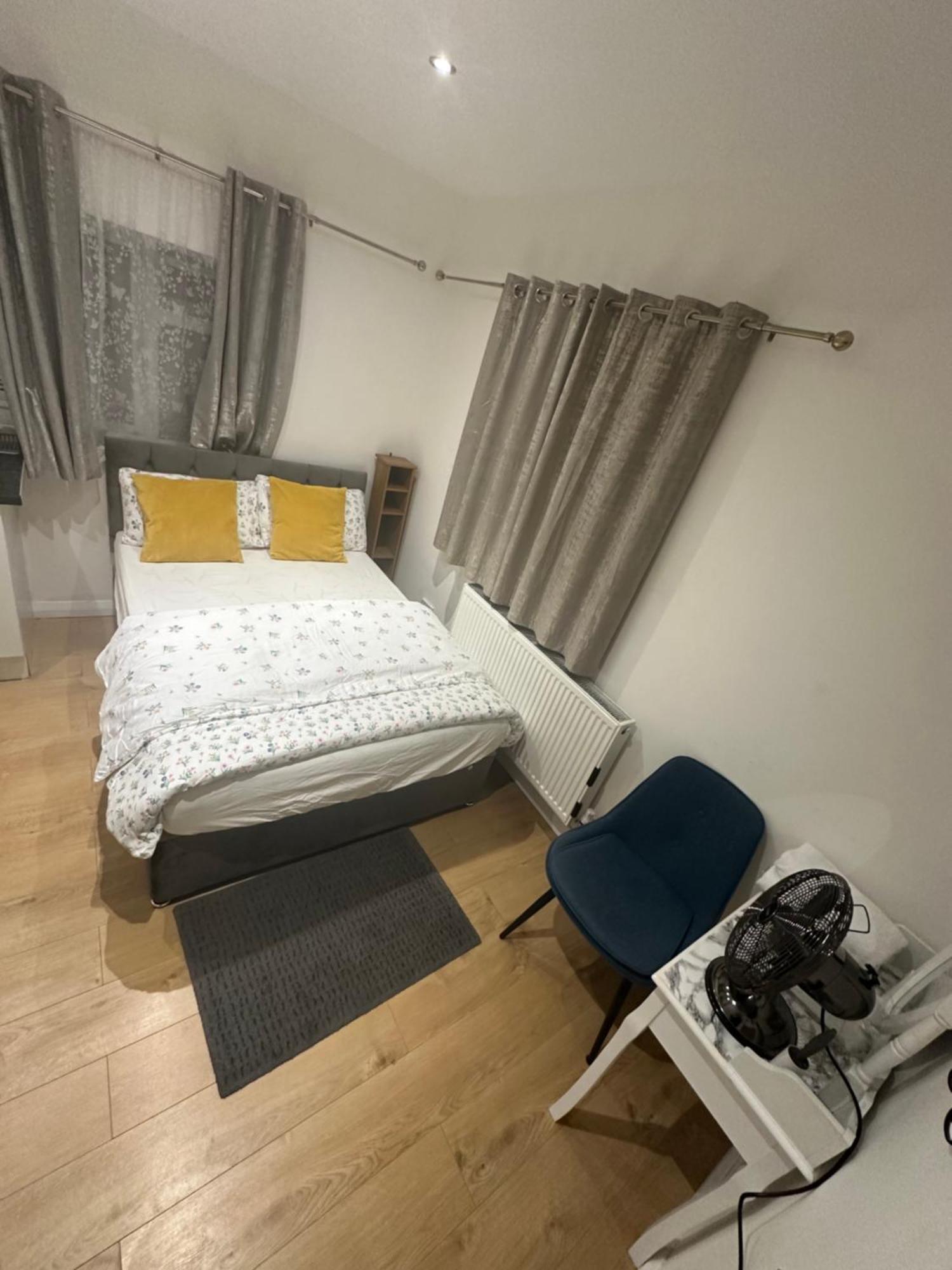 3Rd Studio Flat With Private Toilet And Bathroom Setup For Family Enjoyment 134 Keedonwood Road Bromley Exterior foto