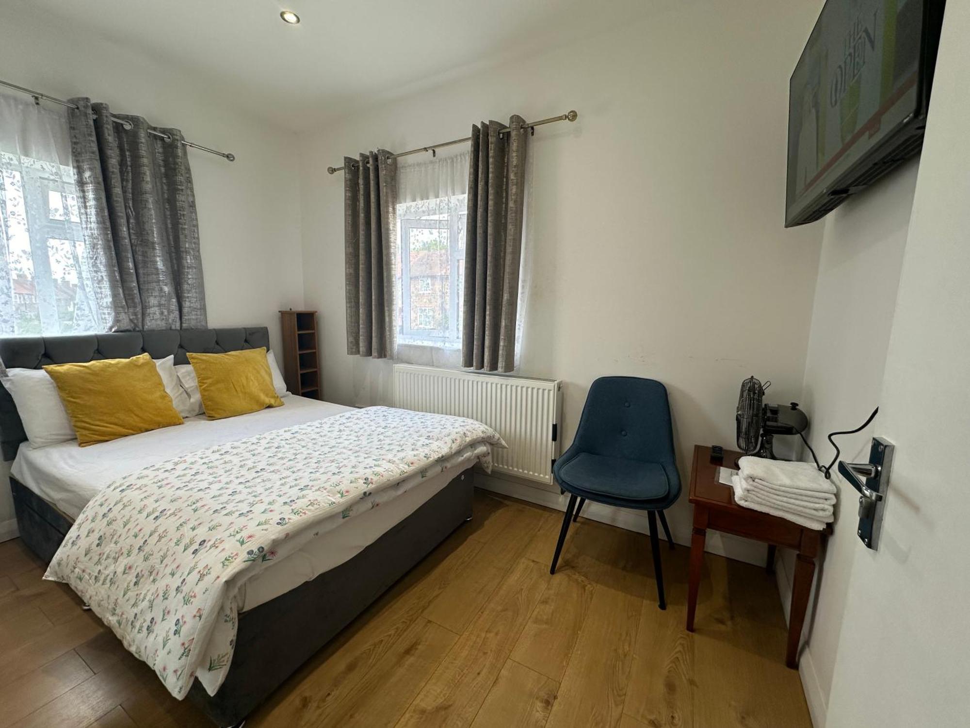 3Rd Studio Flat With Private Toilet And Bathroom Setup For Family Enjoyment 134 Keedonwood Road Bromley Exterior foto