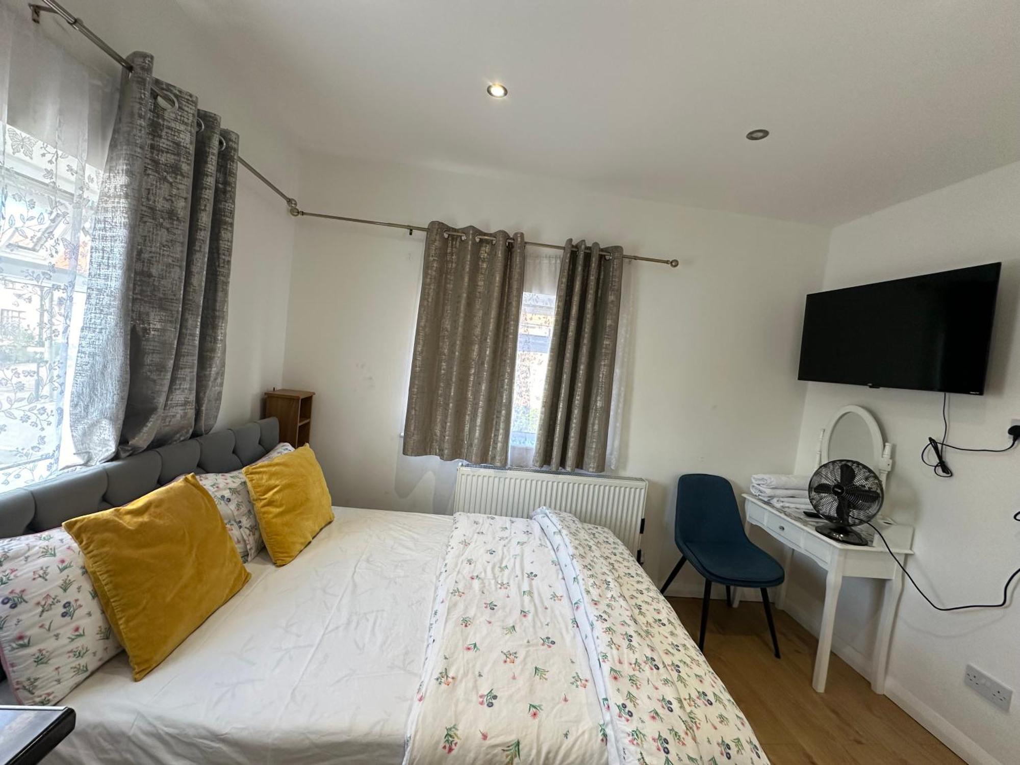 3Rd Studio Flat With Private Toilet And Bathroom Setup For Family Enjoyment 134 Keedonwood Road Bromley Exterior foto