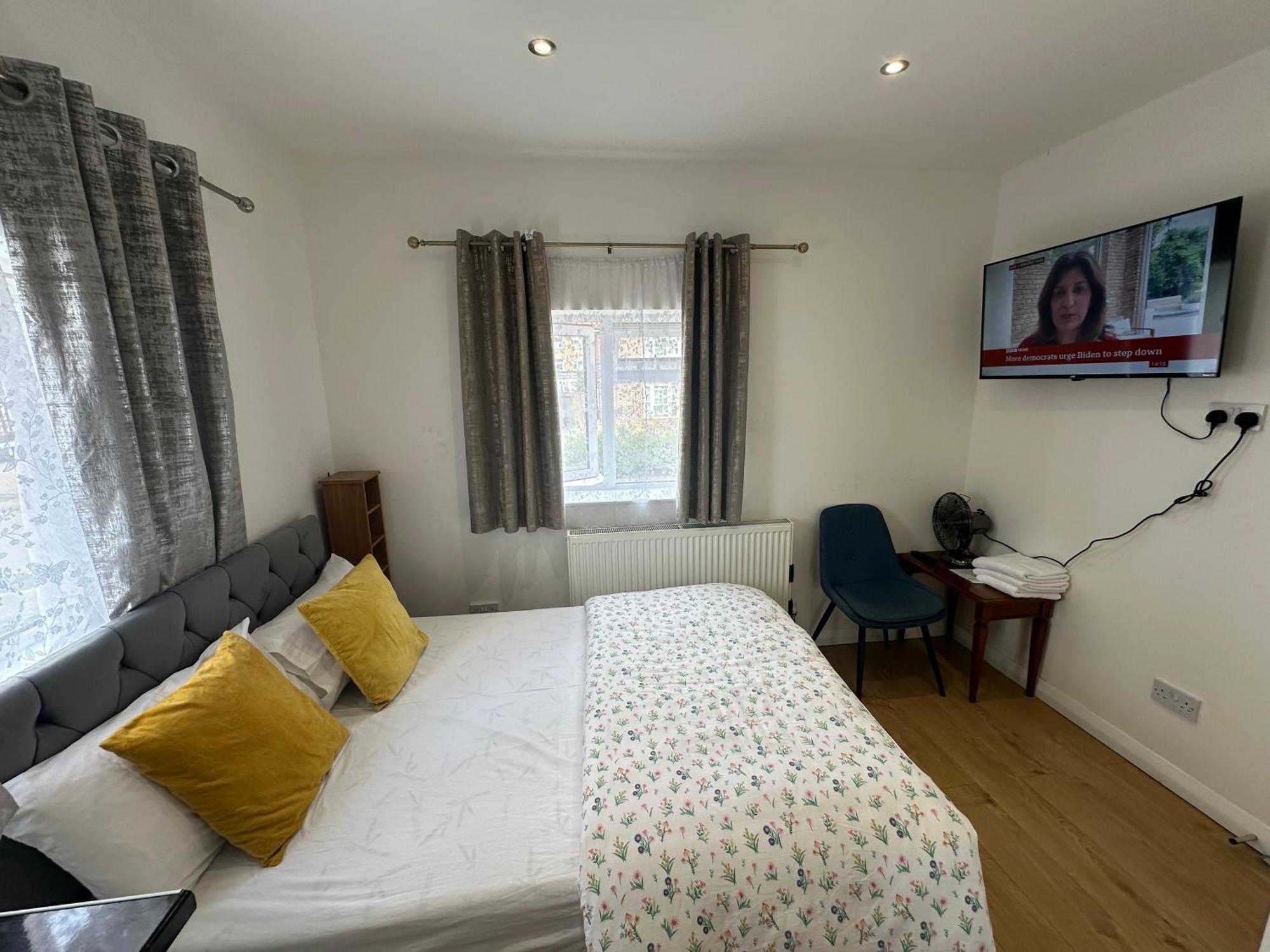 3Rd Studio Flat With Private Toilet And Bathroom Setup For Family Enjoyment 134 Keedonwood Road Bromley Exterior foto